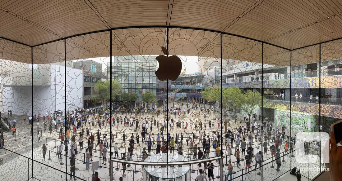 Apple Opens New Store in Beijing